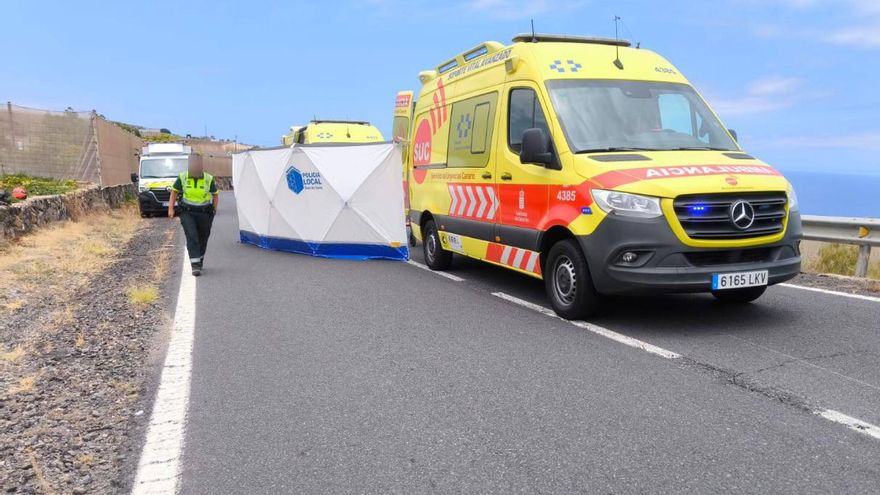 Grave un joven motorista por una caída en una peligrosa carretera en Tenerife