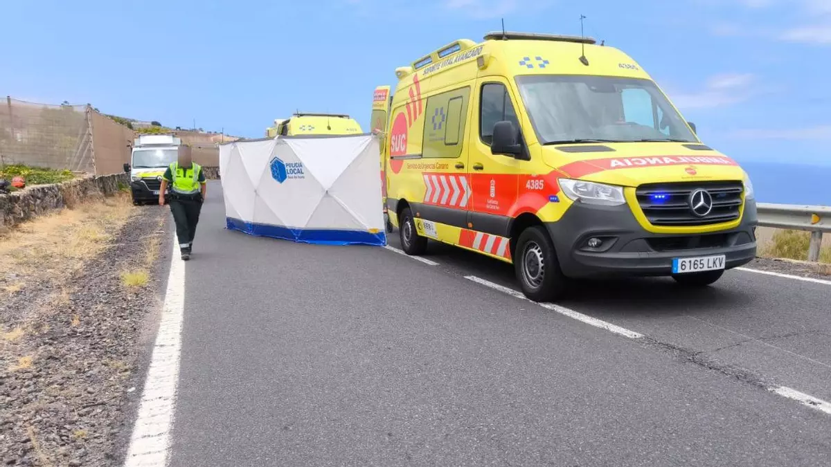 Grave un joven motorista por una caída en una peligrosa carretera en Tenerife