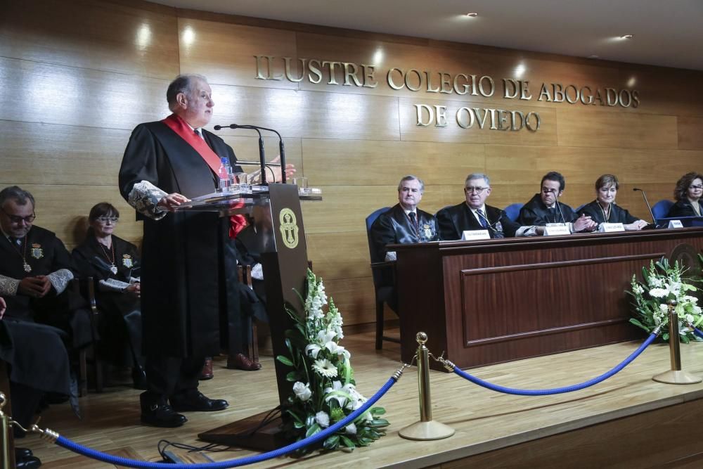 Entrega de la gran cruz del mérito al exdecano del Colegio de Abogados e inauguración de las nuevas instalaciones