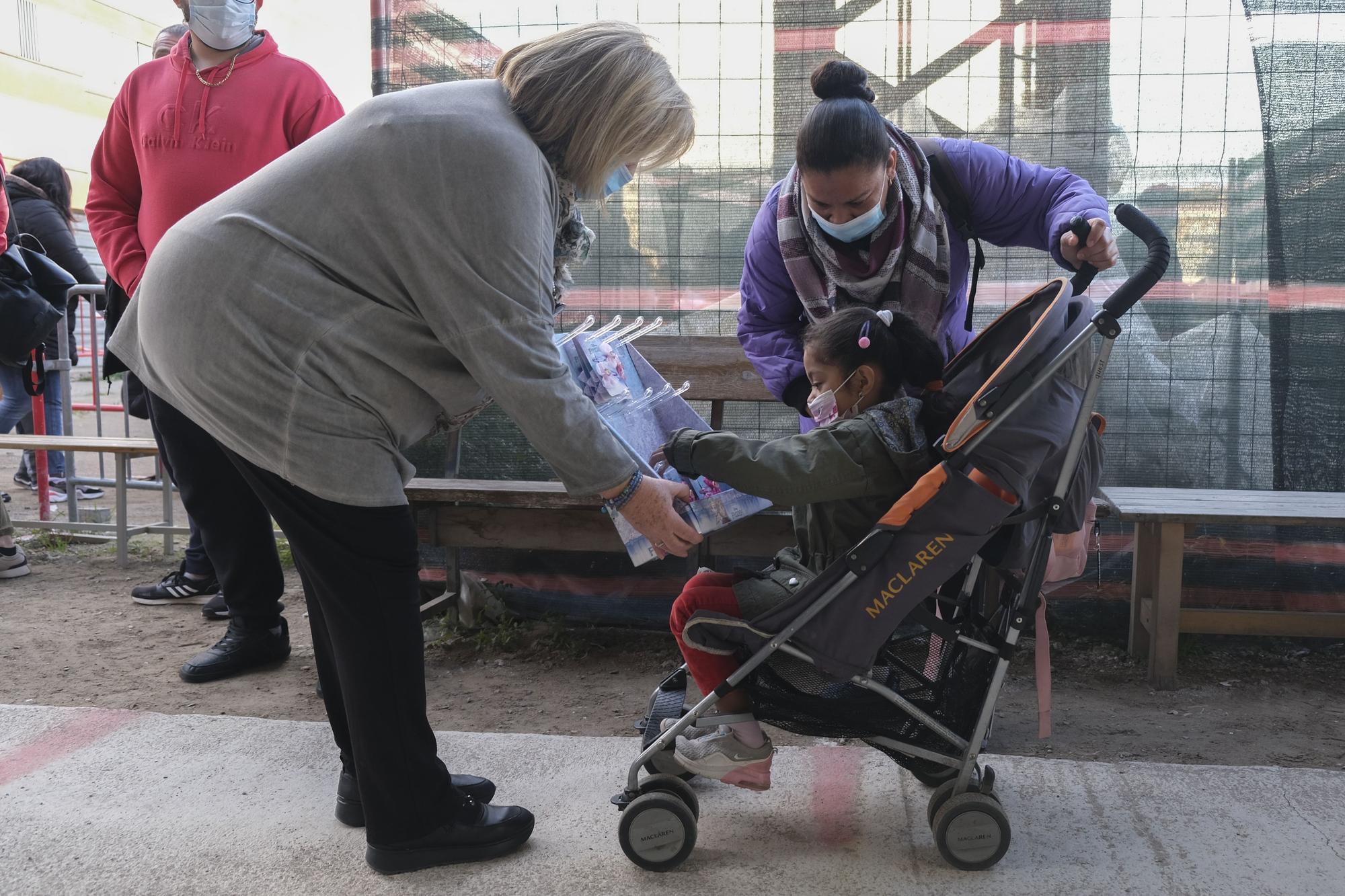 Santa Clara reparteix més de 2.000 joguines a 800 infants de Manresa