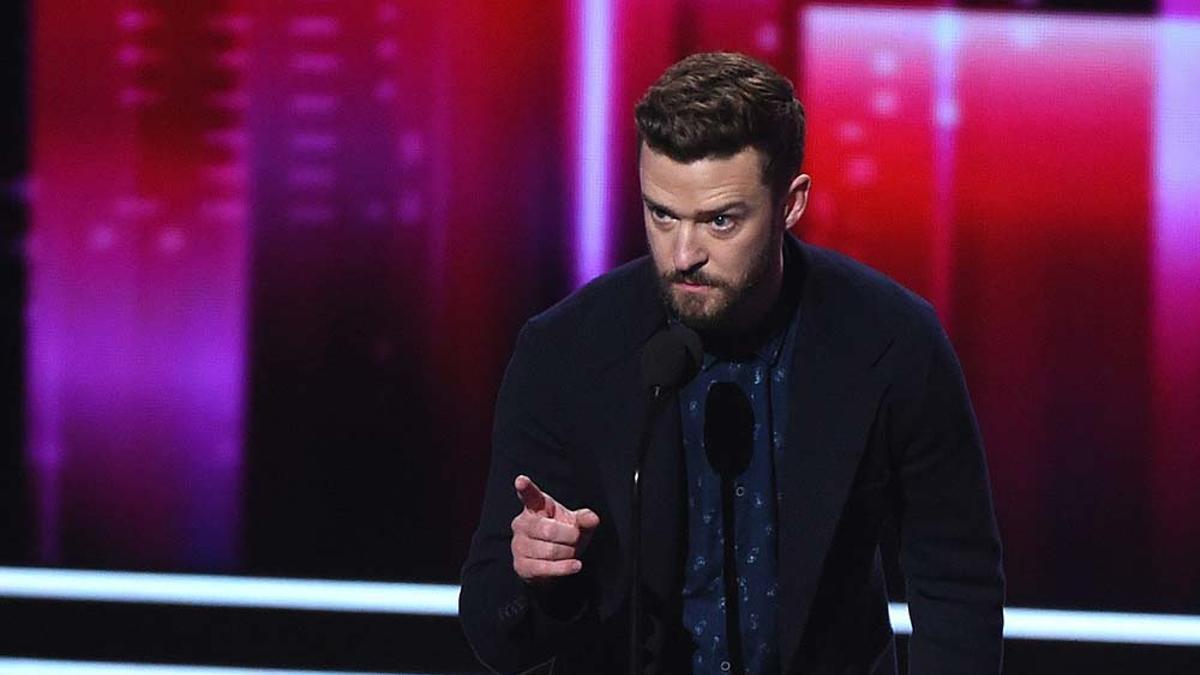 Justin Timberlake recogiendo el premio de People's Choice Awards