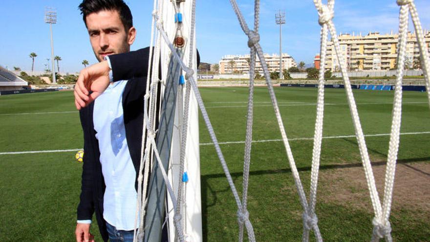 Alberto Bueno posa para La Opinión en el Ciudad de Málaga.