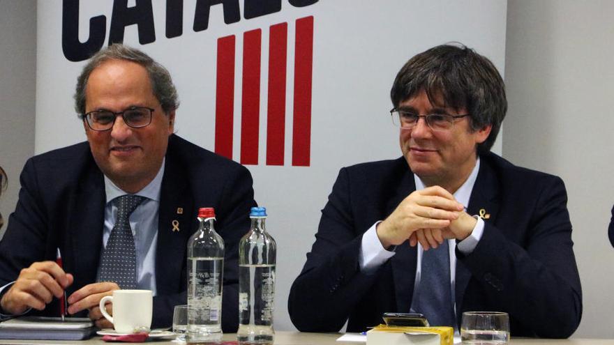 Imatge d&#039;arxiu del president Quim Torra i l&#039;expresident Carles Puigdemont durant la reunió de JxCat a Brussel·les, el 9 de desembre del 2019