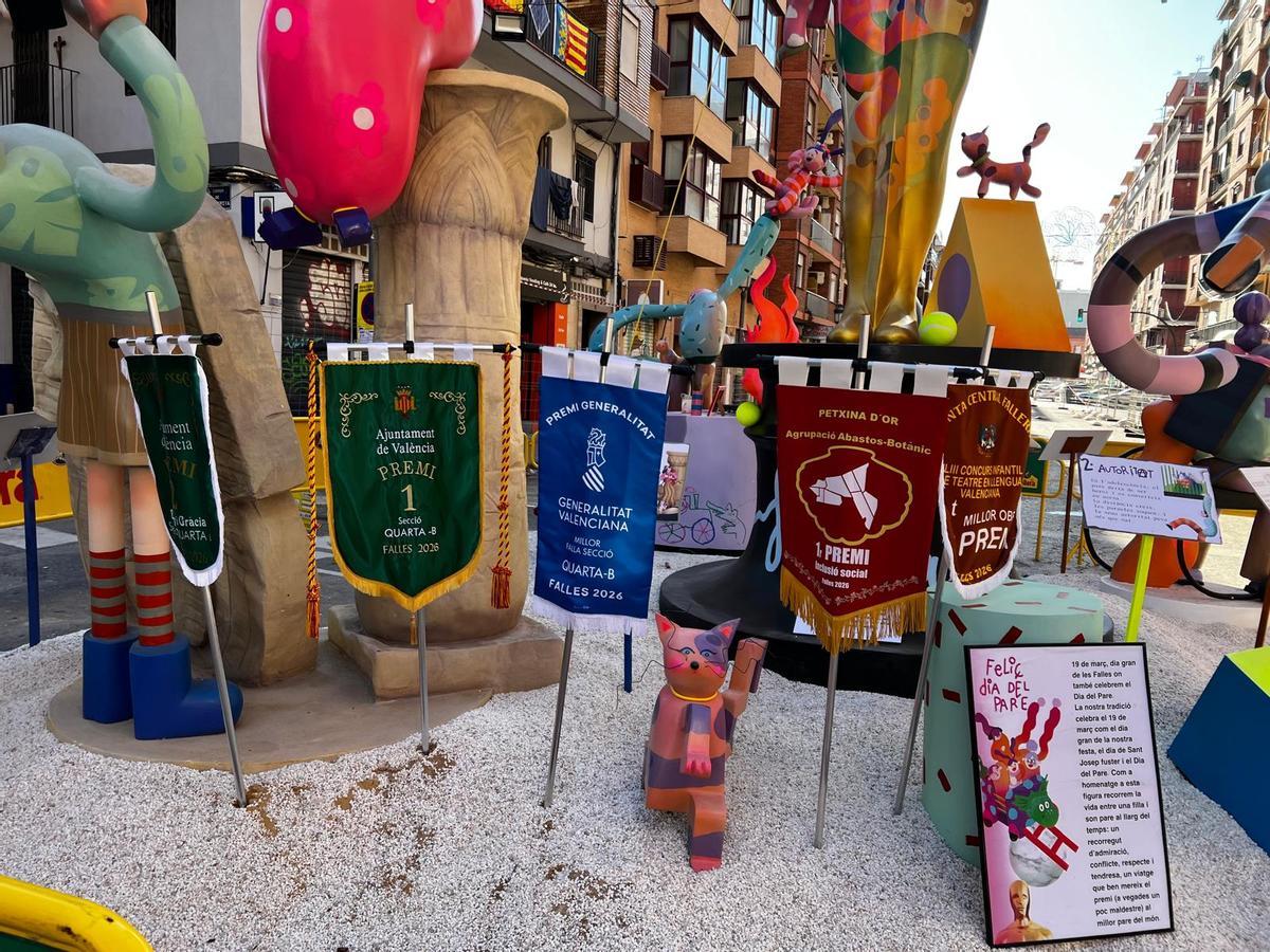 Todos los premios conseguidos por la falla Olivereta este año.