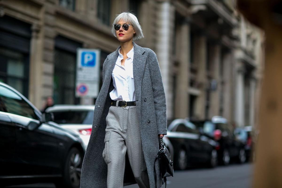 Versión masculina: Gris y blanco