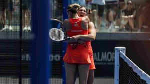 Marina Guinart y Victoria Iglesias celebran el pase a cuartos de final