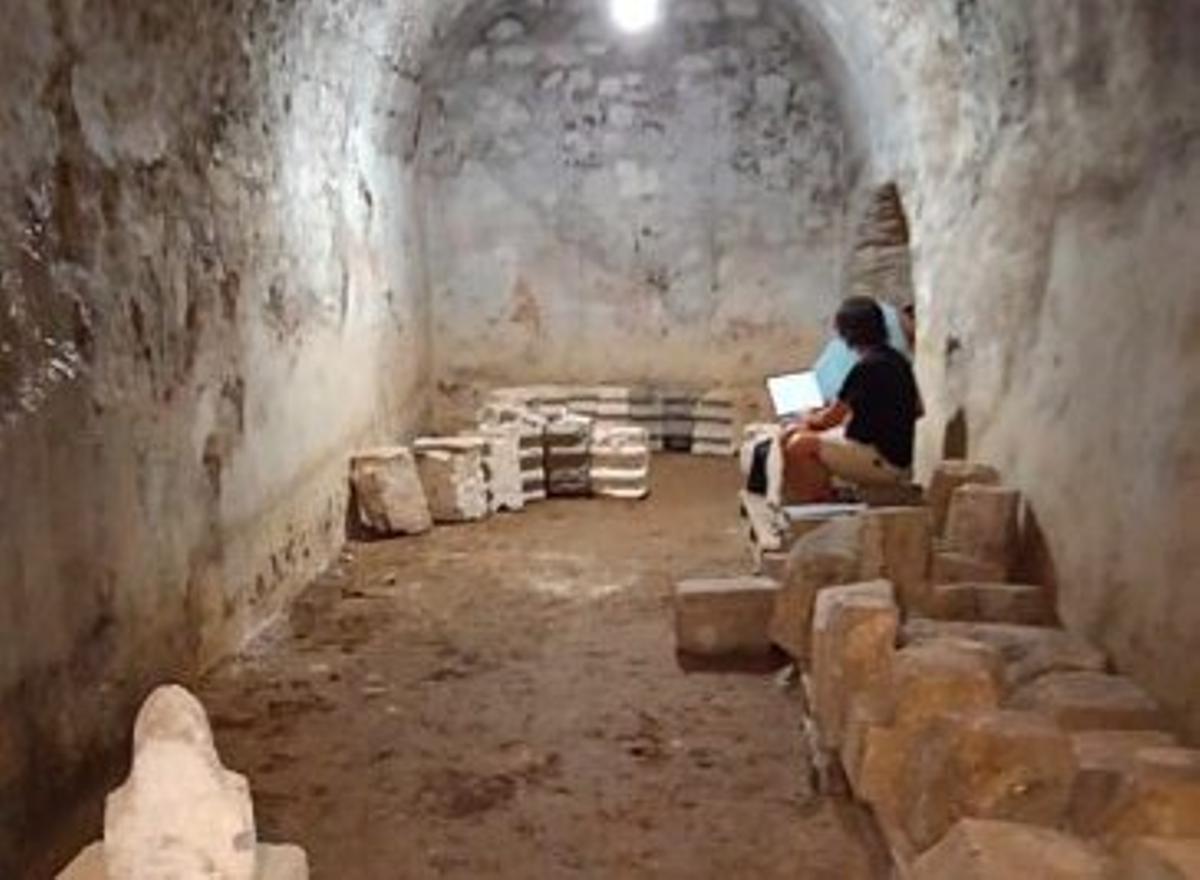 Tasques de catalogació i documentació del fons lapidari municipal de Castelló d’Empúries