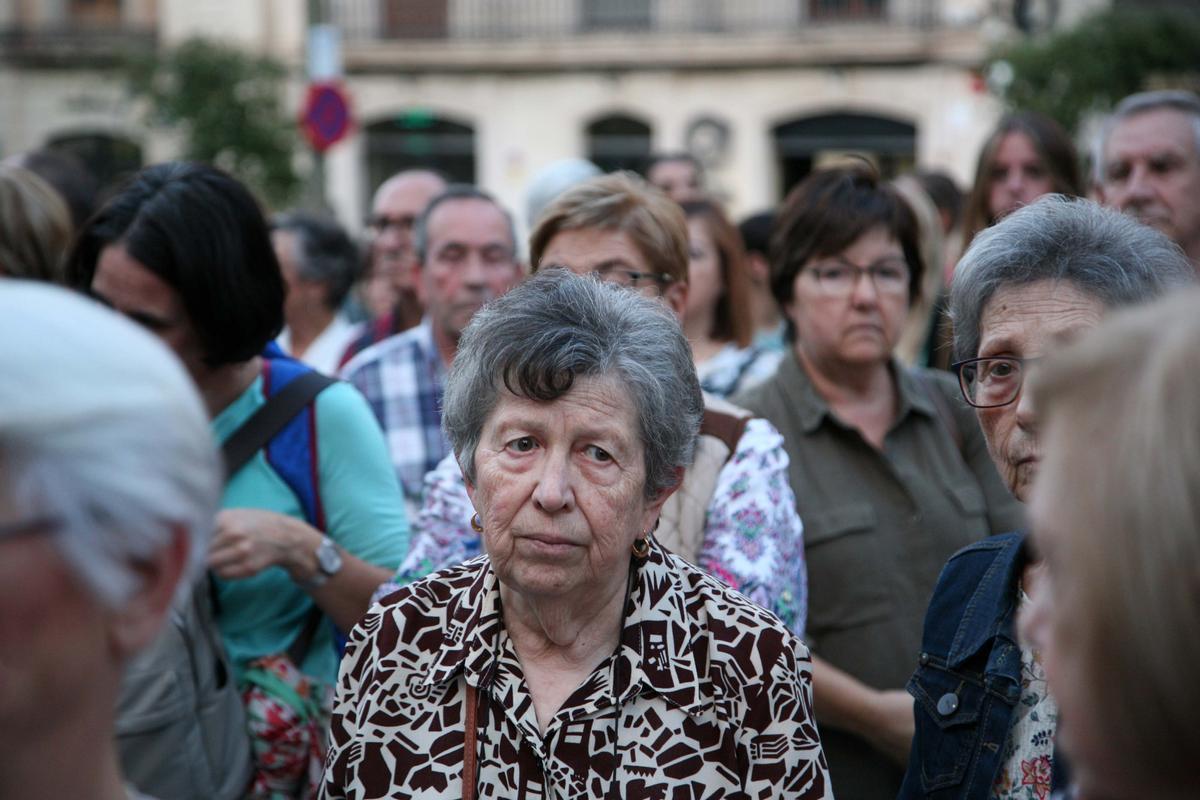Rabia y dolor en la concentración contra la violencia de género en Alcoy