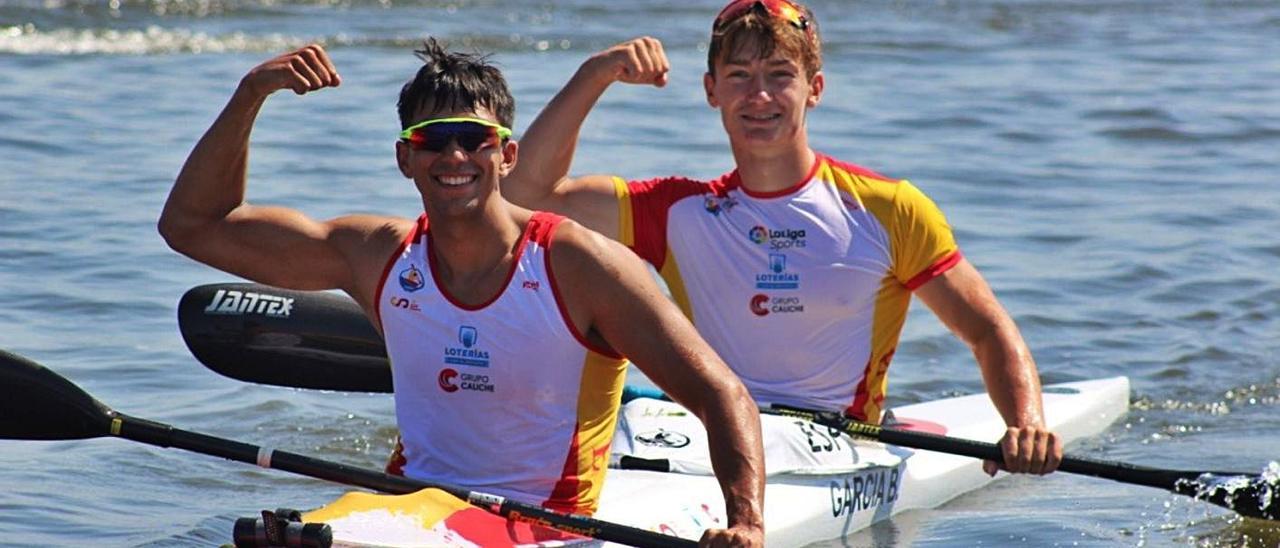 Carlos García y el ibicenco Bruno García celebran la medalla conseguida en la final. | CNSA