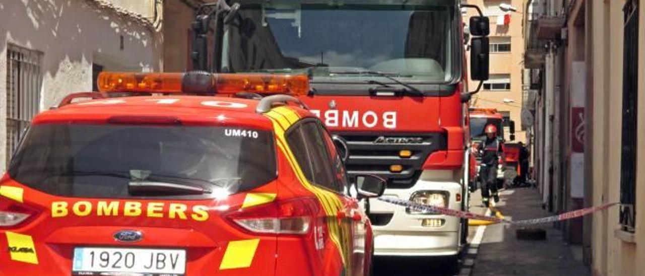 Desalojan a nueve vecinos por un incendio en un edificio de Vinaròs