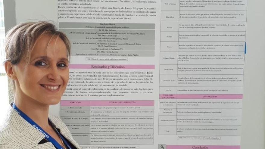 La profesora de Enfermería de la CEU UCH, Carmen Torres, en la I Reunión Ibérica de Cirugía Mamaria de AECIMA, celebrada en Oporto, donde su investigación ha sido premiada como la mejor comunicación.