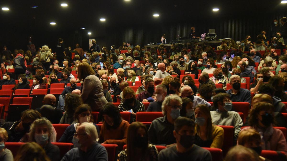 La mascareta va ser obligatòria als teatres fins gairebé Sant Jordi