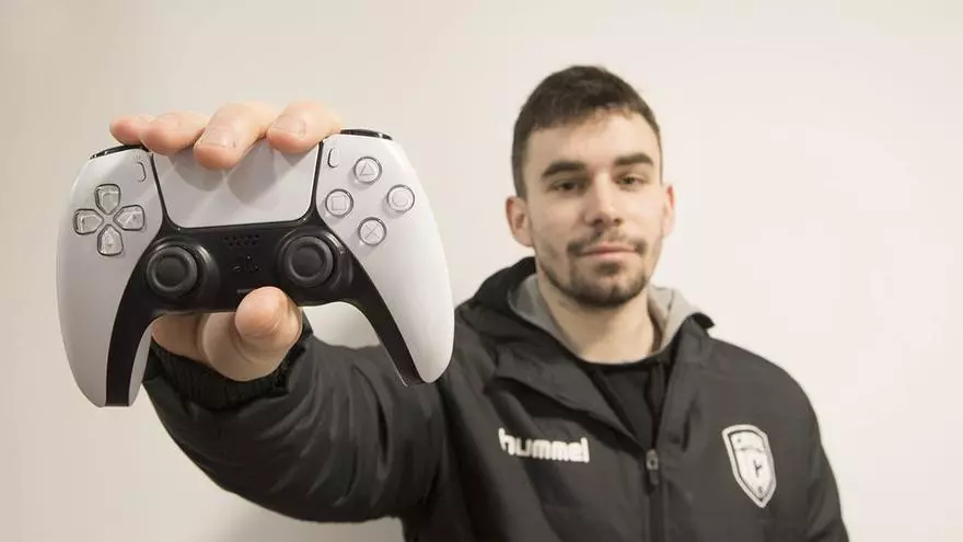 Así entrena Nacho Abella, el 'gamer' español en la élite del FIFA