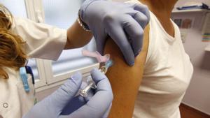 L'augment de casos de xarampió obliga a reforçar mesures: Catalunya insta als nascuts entre 1978 i 1980 a vacunar-se i farà PCR "a la mínima sospita"