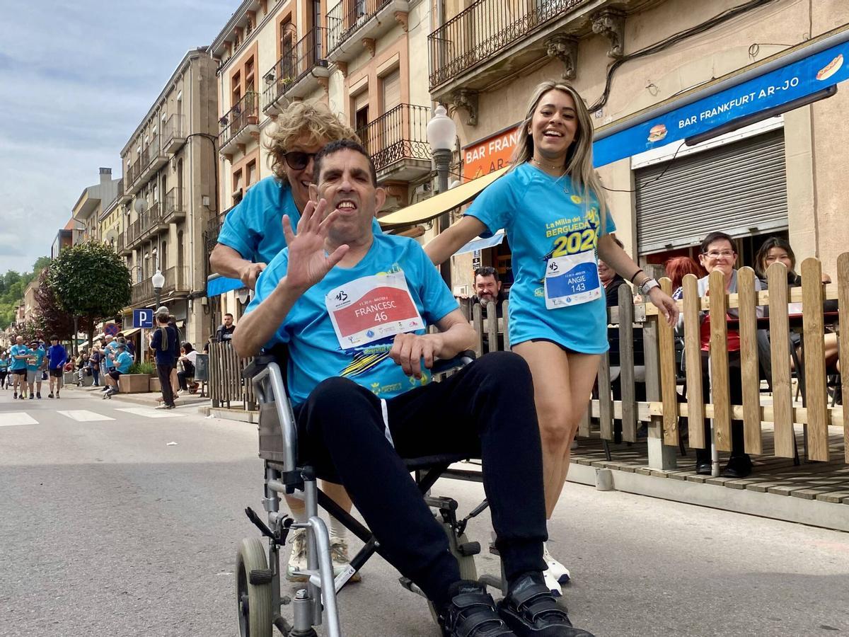 La cursa solidària impulsada per la Fundació la Llar omple de vida i col·laboració el centre de Gironella