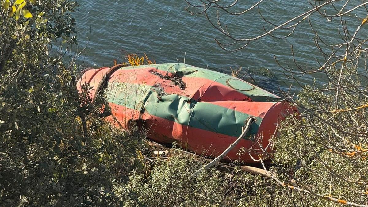 Cuba abandonada en la orilla del Esla tras el accidente mortal en agosto de 2024