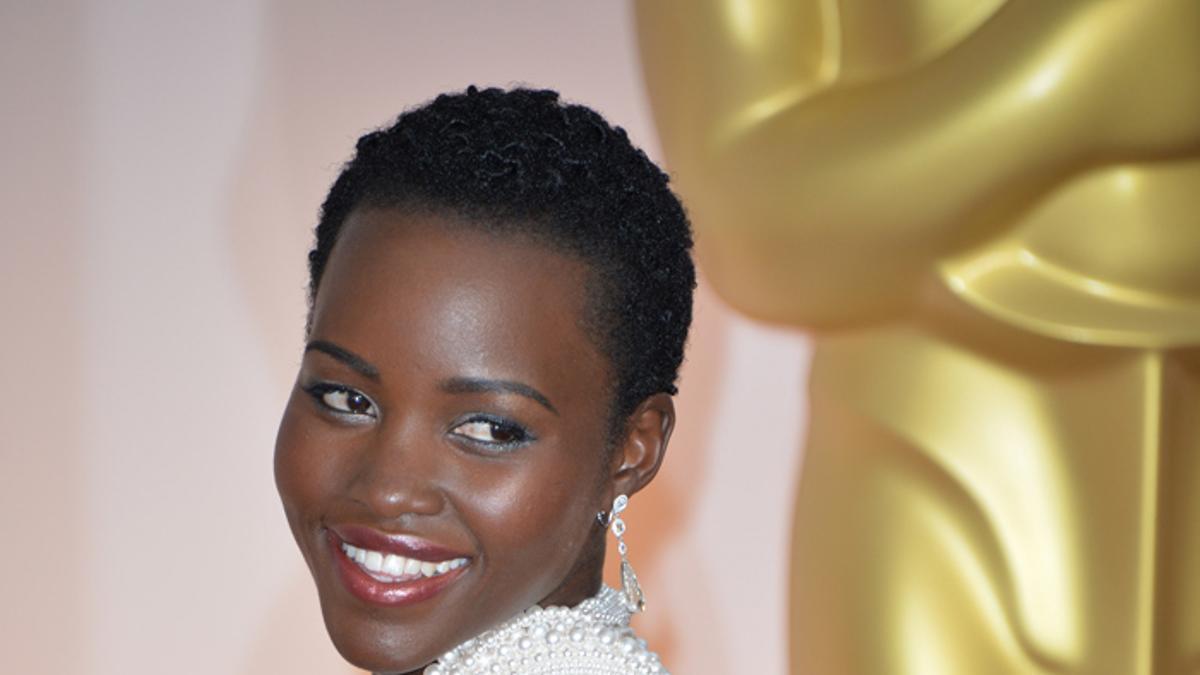 Lupita Nyongo'o en la gala de los Oscar 2015