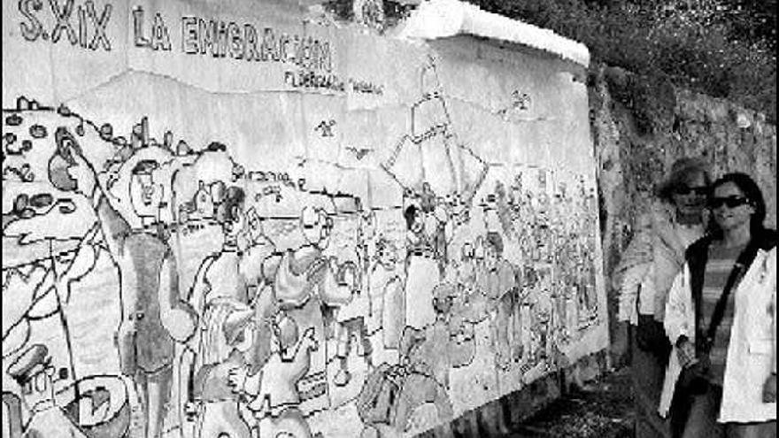 El panel sobre la emigración de la ruta histórica del puerto de Ribadesella, en el que aparece el bergantín «Habana».