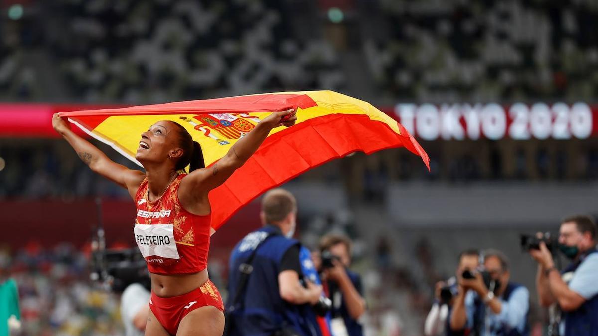 Ana Peleteiro, con la bandera española