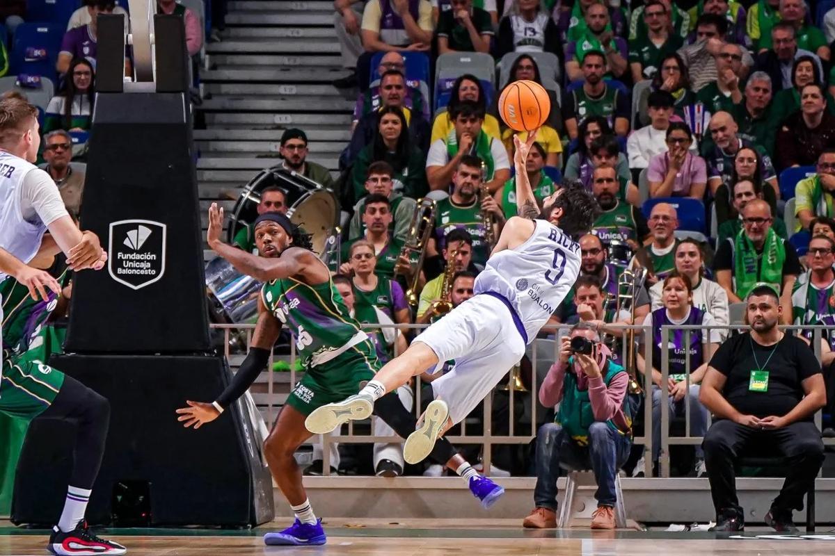 Acción espectacular de Ricky, en la primera mitad en Málaga