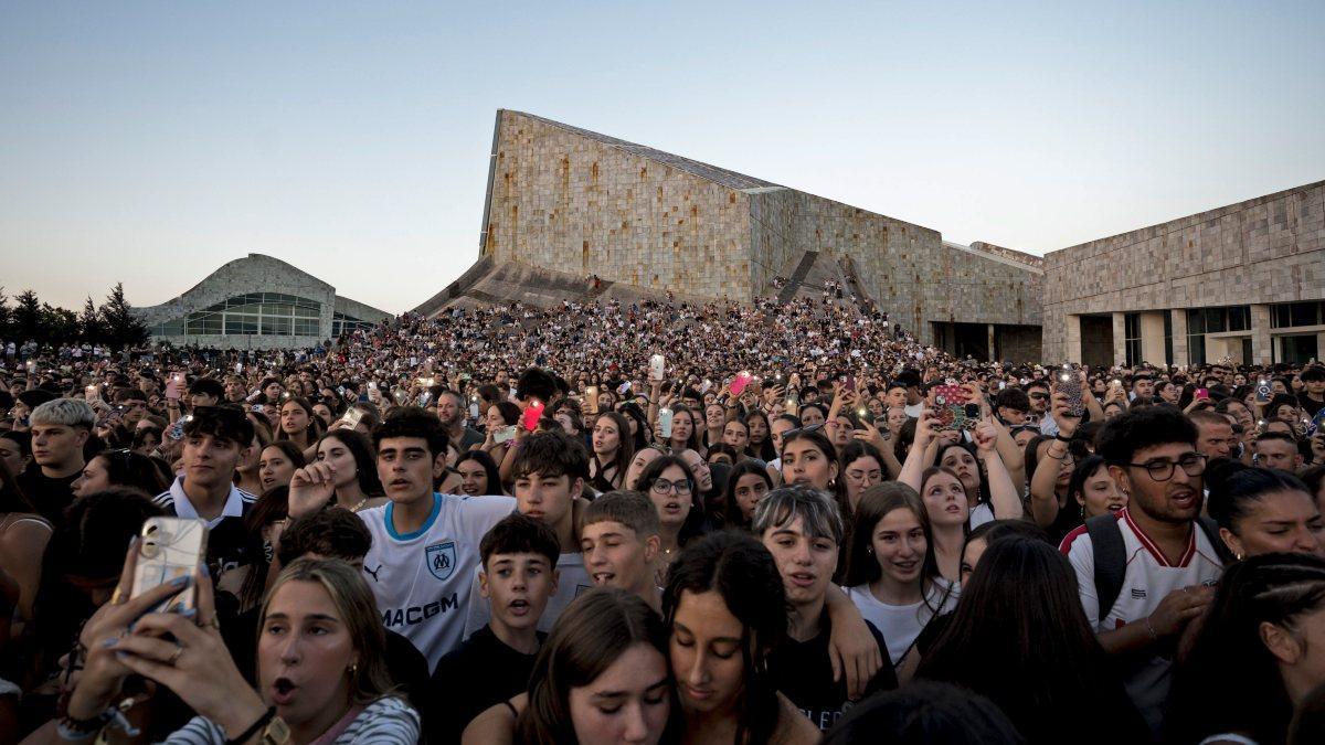 Vista del público más cercano al escenario del show de 9Louro en el Gaiás.