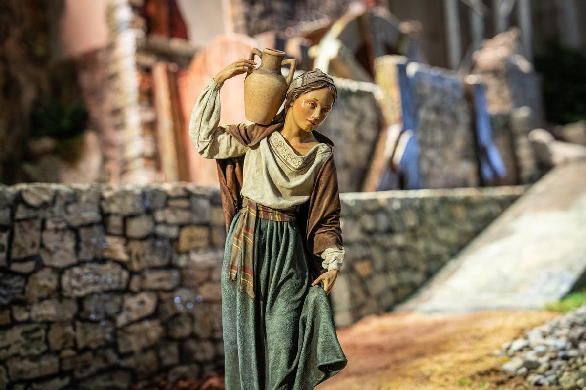 Barcelona estrena un belén tradicional más grande que nunca en la plaza Sant Jaume