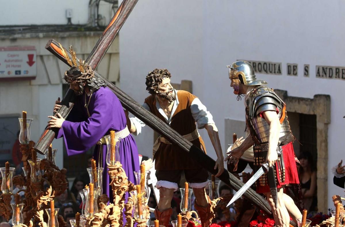 La hermandad del Buen Suceso muestra su estilo en las calles cordobesas