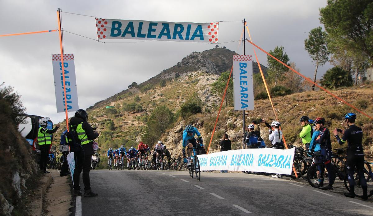 Subida a uno de los dos puertos de montaña del día