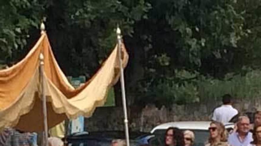 Procesión en una pasada edición de las fiestas de La Velilla.