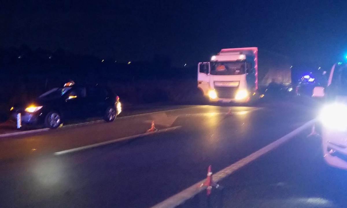 Un momento del siniestro vial, de madrugada.