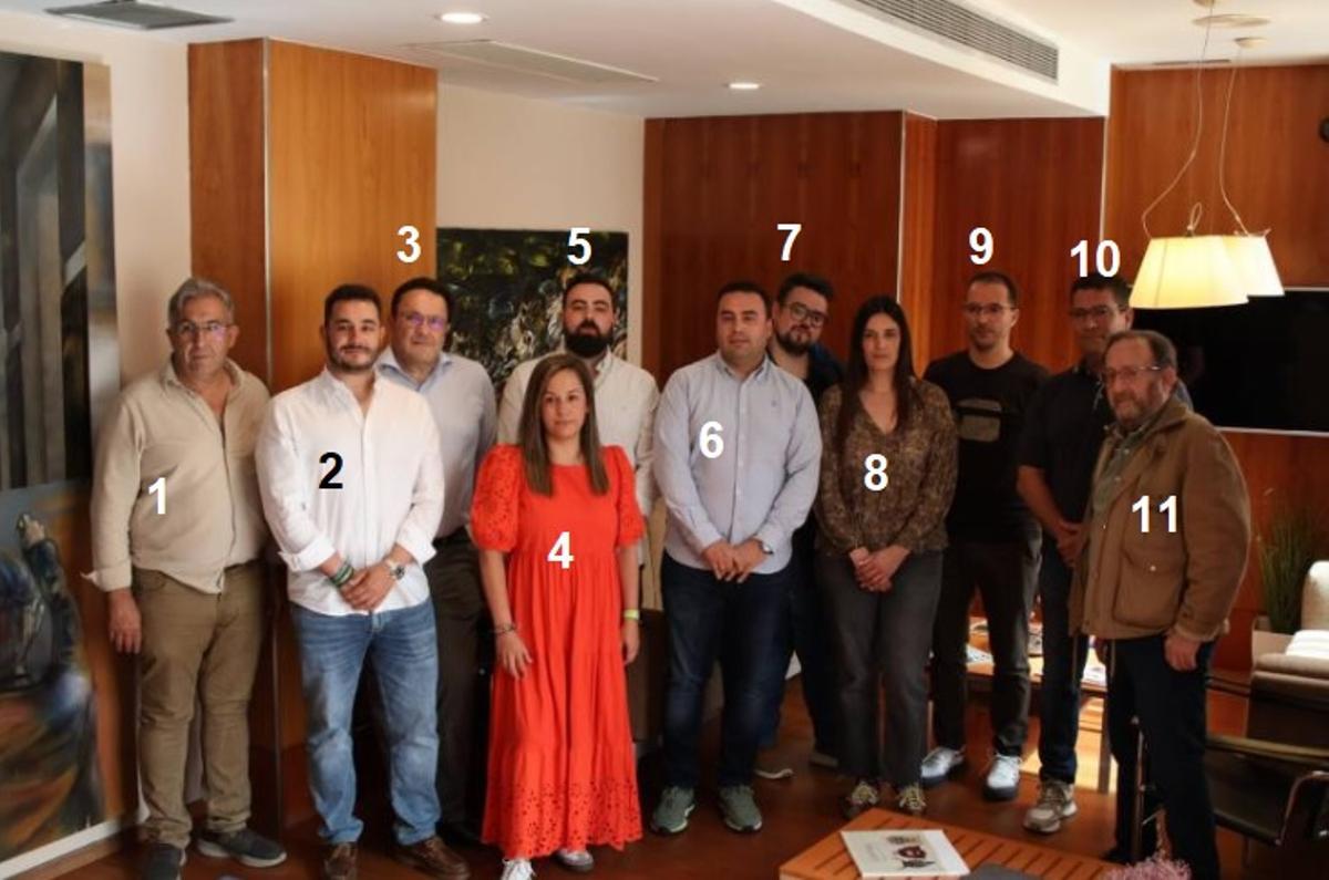 Miembros de la candidatura alternativa: Jesús Rodrigo (1), Marco Castaño (2), Diego Rodríguez (3), Lara Prieto (4), Adrián Asensio (5), Alfonso Martín (6) y Alejandro Pérez (7), junto con otros empresarios de apoyo.