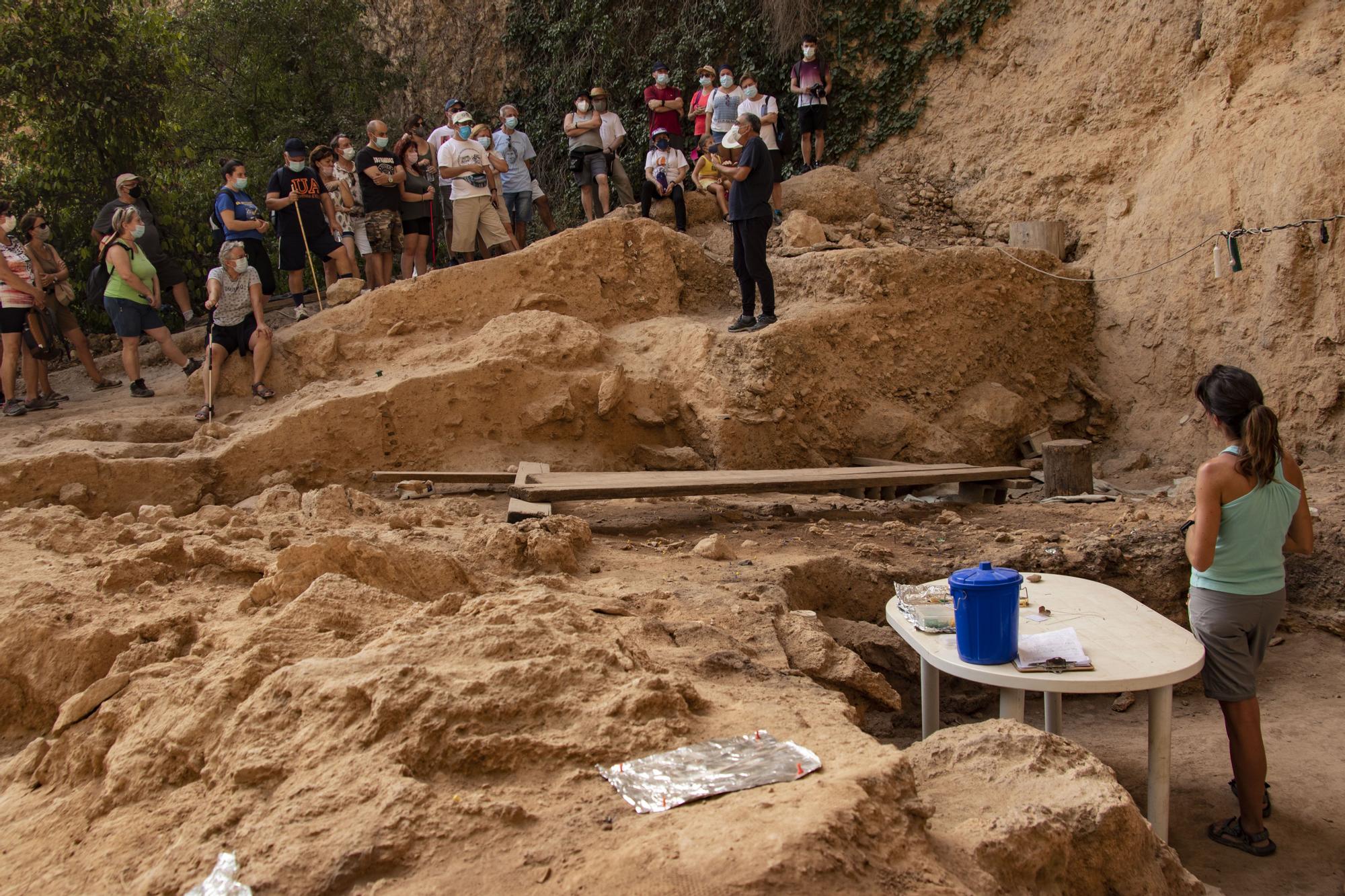 Día de visitas en las excavaciones del Salt en Alcoy