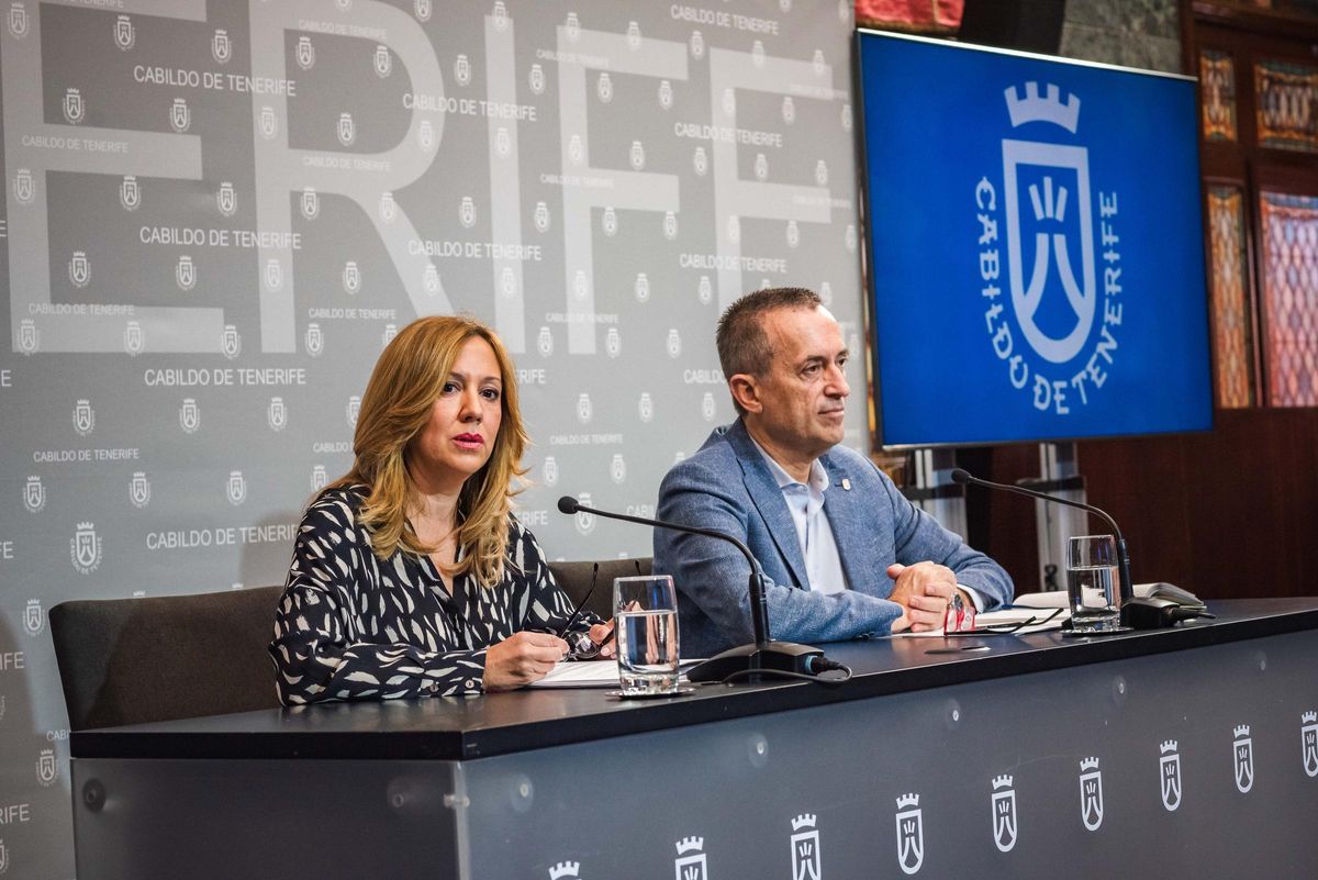 José MIguel Ruano, together with the president of the Cabildo of Tenerife