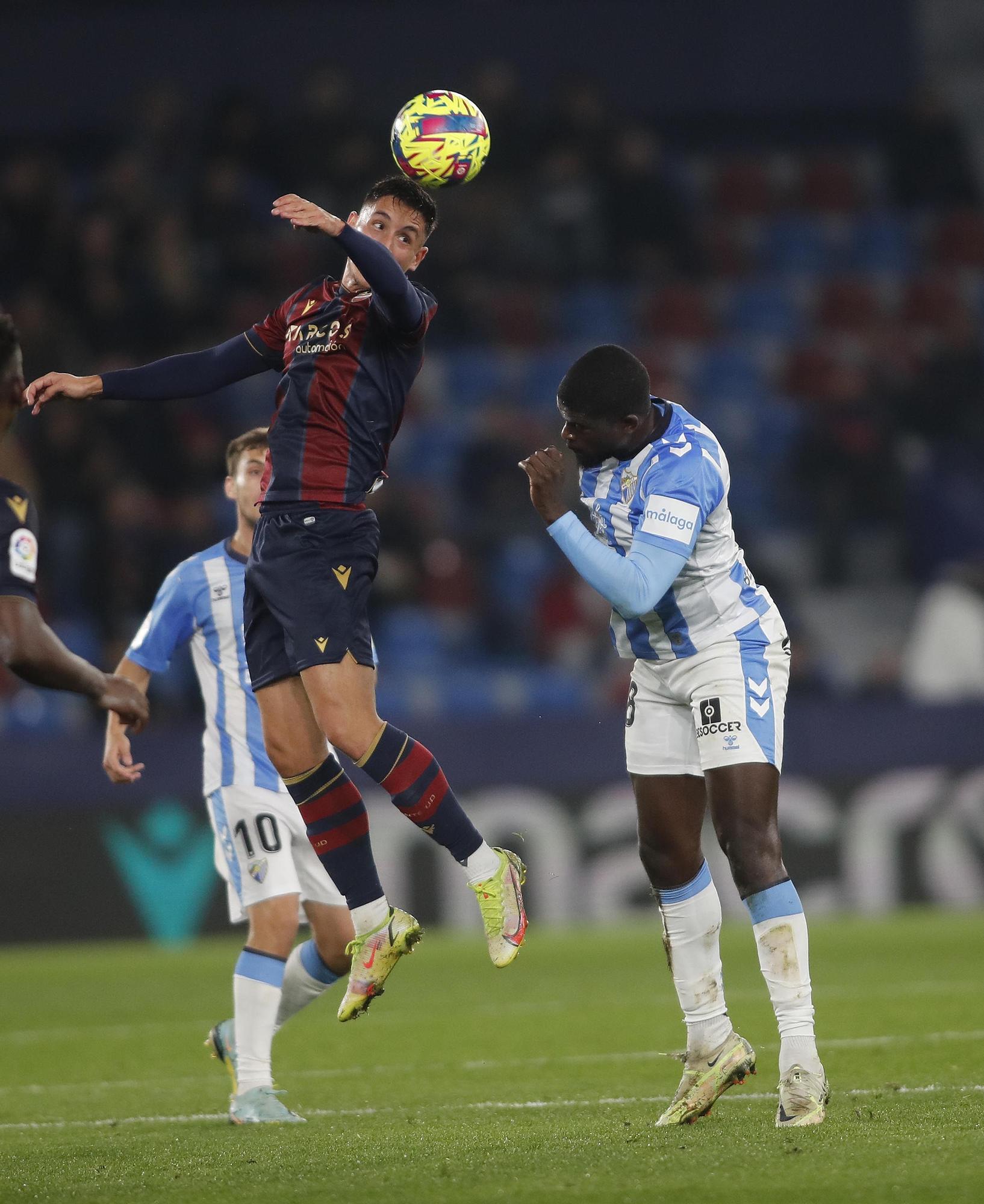 El Levante UD gana por la mínima al Málaga en el Ciutat