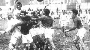 Imagen de la final del Campeonato de España de rugby de 1932, en la que el FC Barcelona se impuso al Real Madrid.