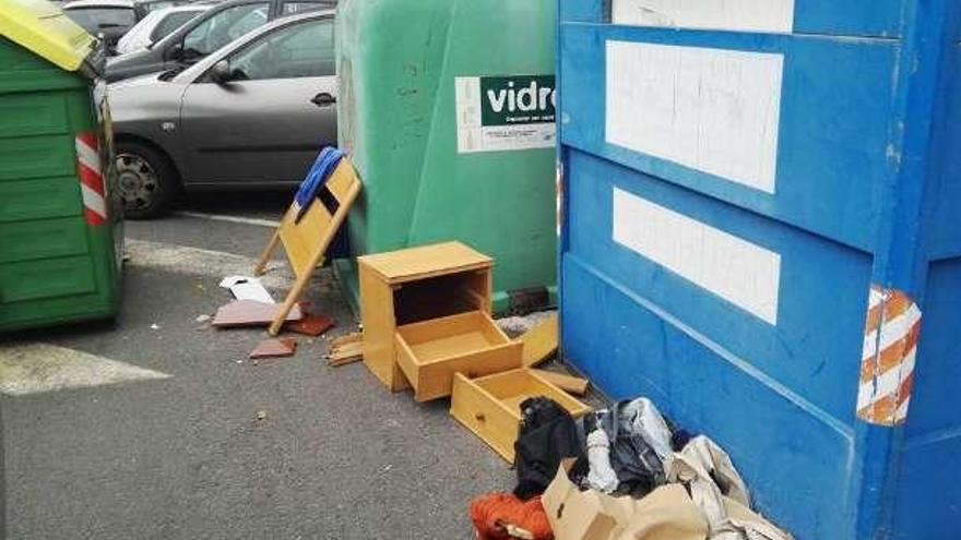 Basura acumulada en contenedores por el parón.