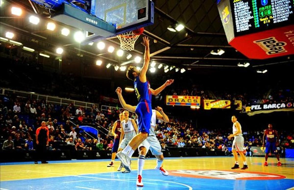 Juan Carlos Navarro encistella, en un recent partit de l’Eurolliga de bàsquet. Juan Carlos Navarro encistella, en un recent partit de l’Eurolliga de bàsquet.