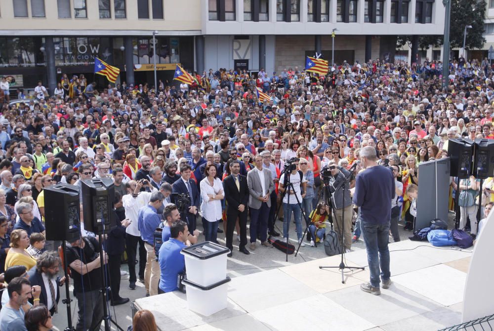 Concentració a la Plaça U d''octubre