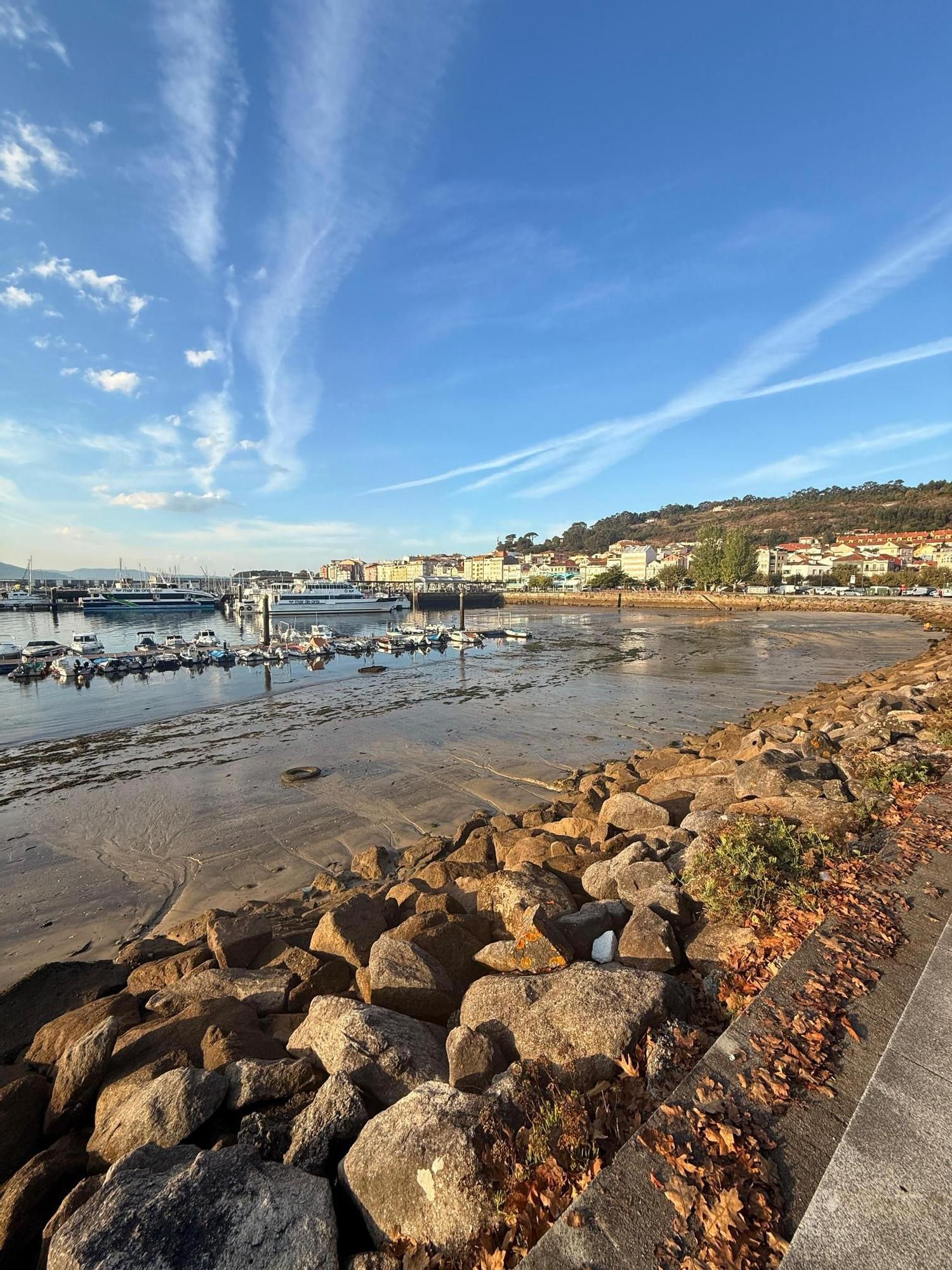 La 'Luna del cazador' vara barcos en Cangas