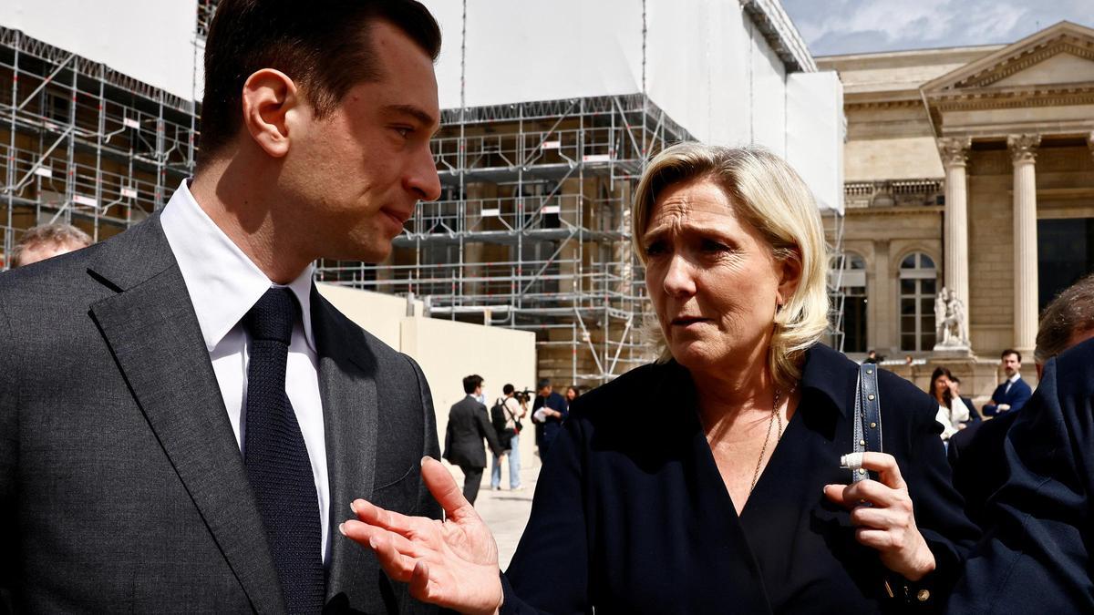 Los líderes de Reagrupamiento Nacional, Jordan Bardella y Marine Le Pen, este miércoles en la Asamblea Nacional.