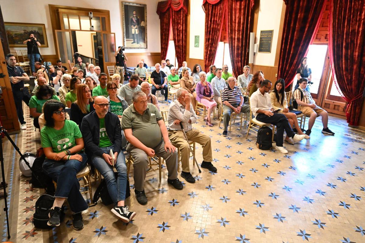 Elpúblico asistente a la primera sesión ordinaria.
