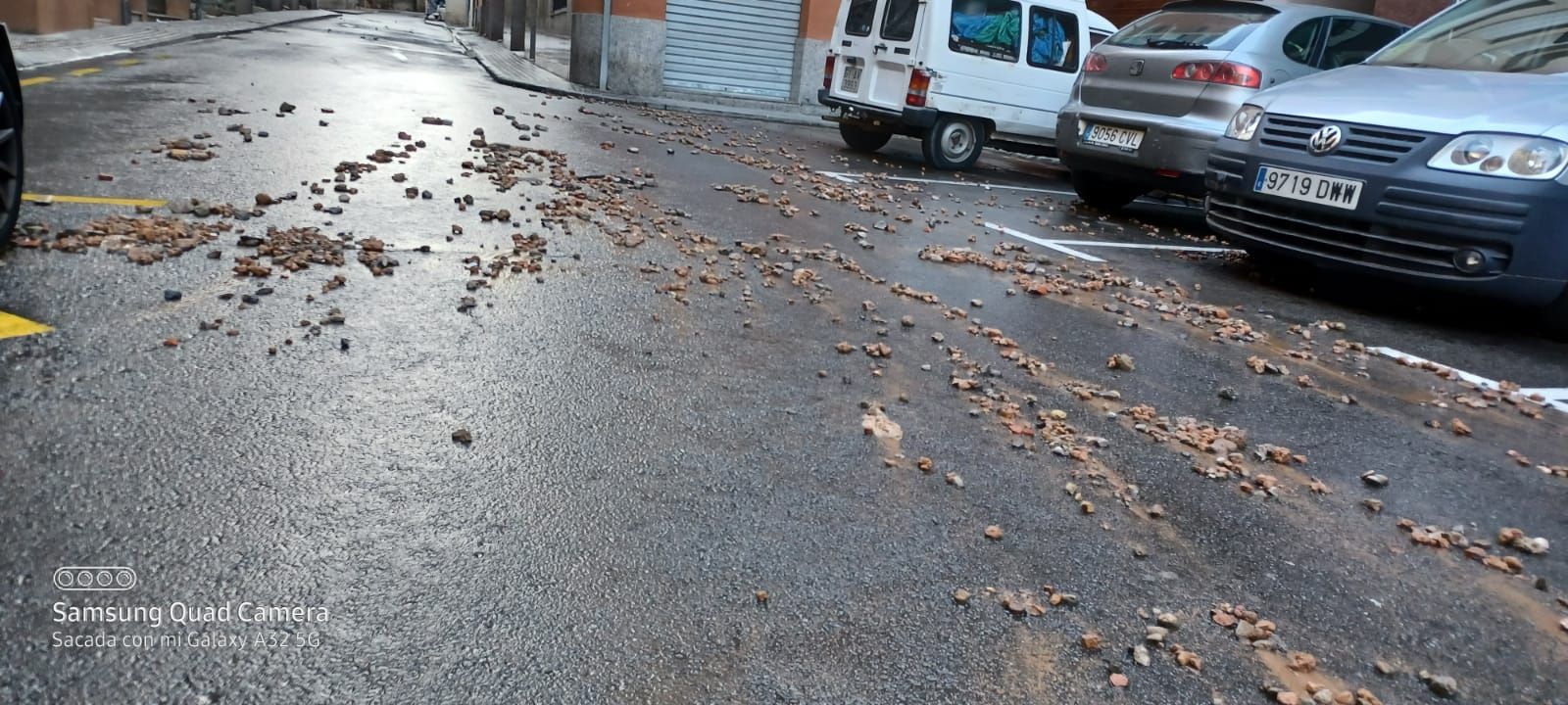 Rebenta una canalització d'aigua a la carretera de Cardona de Manresa