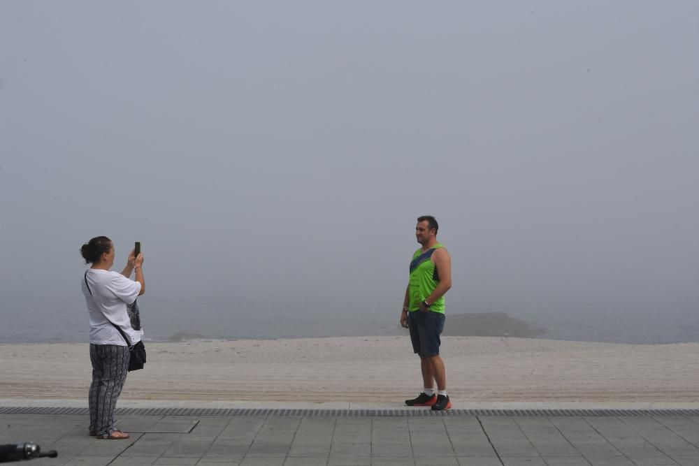 A Coruña bajo el filtro de la niebla