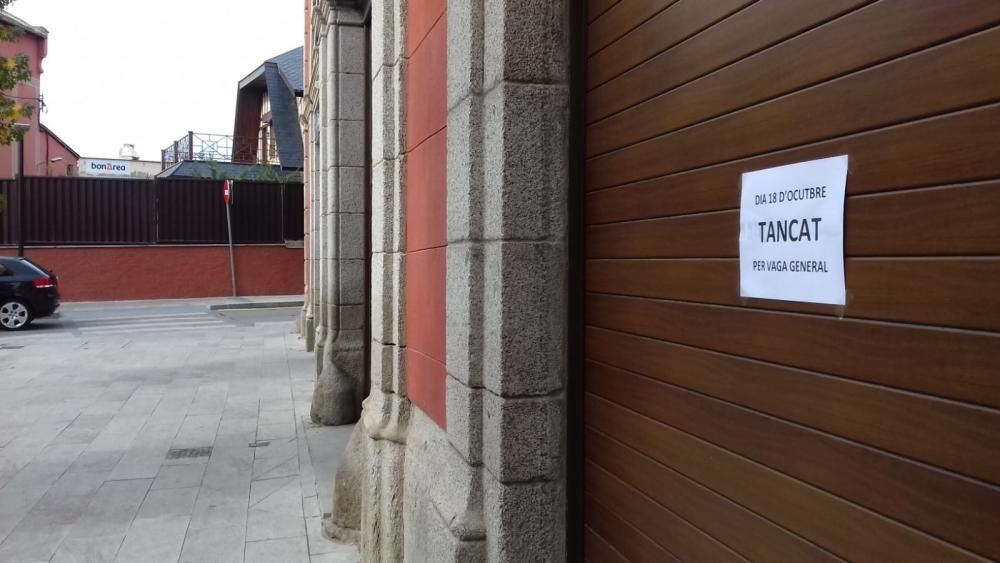 Comerç tancat i carrers buits a Puigcerdà