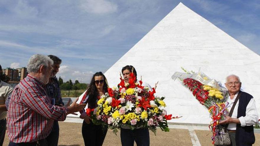 Una gran pirámide recuerda a los fusilados en San Rafael.