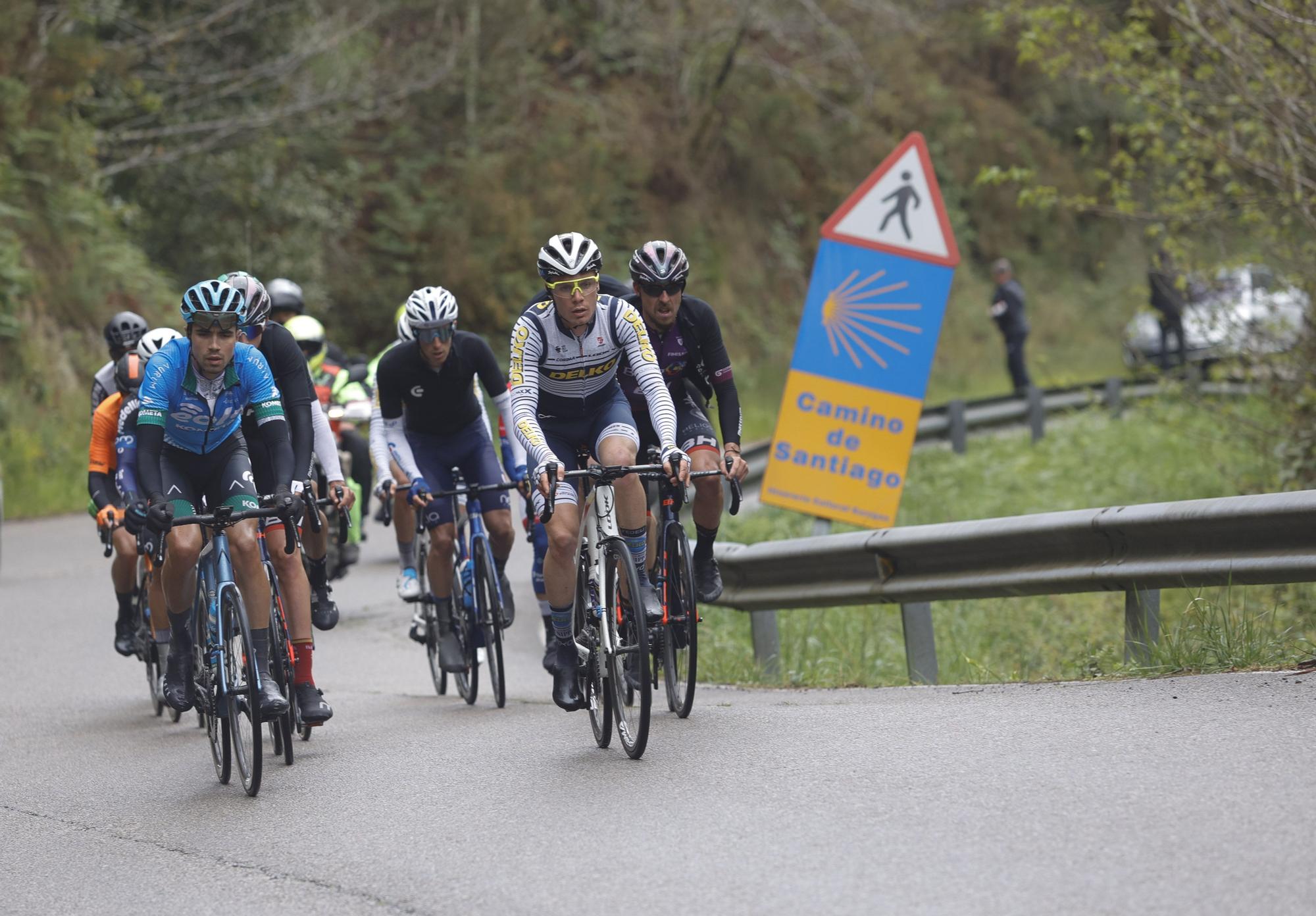 La segunda etapa de la Vuelta Ciclista a Asturias, en imágenes