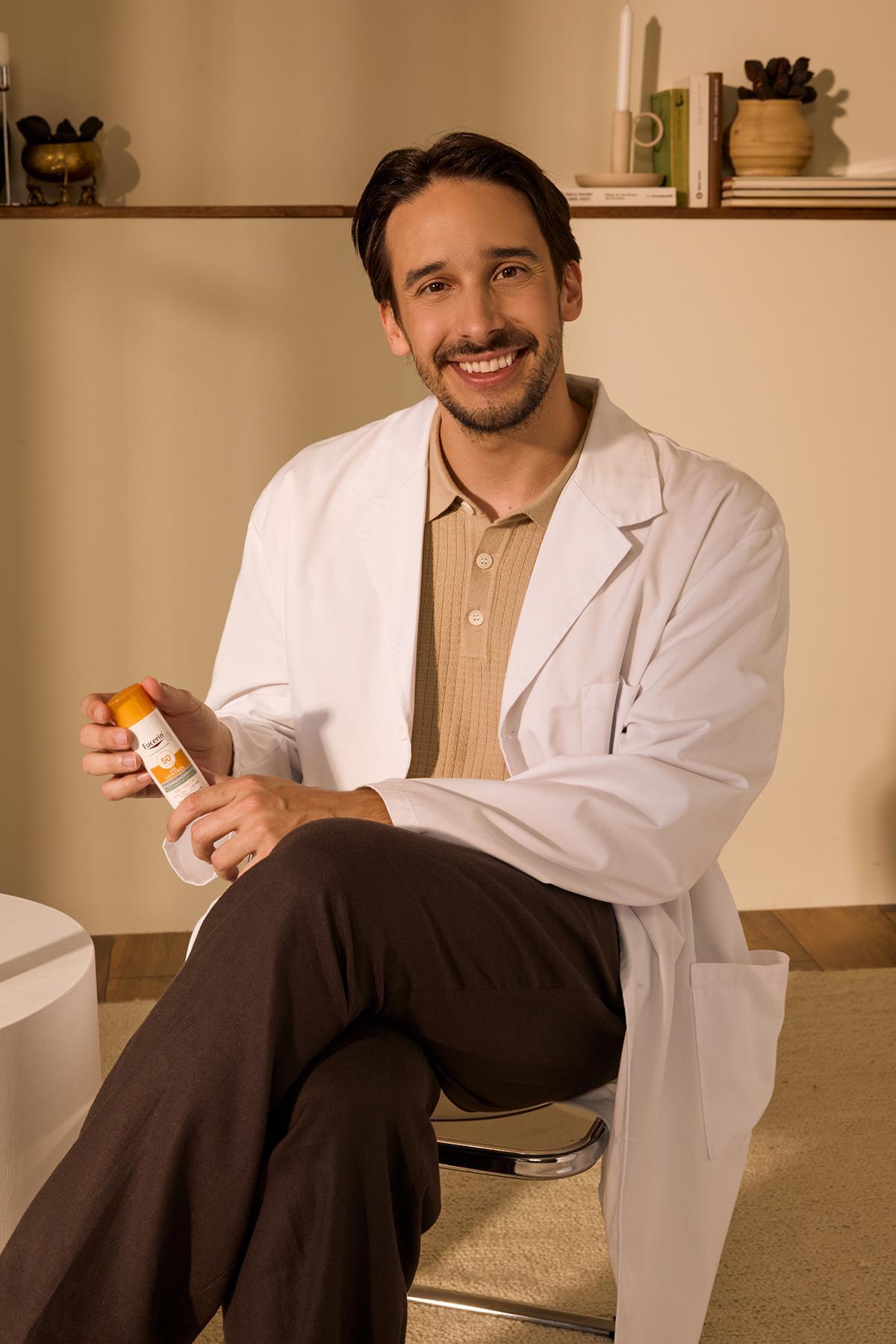 “Tengo la piel grasa y los productos que necesito deben ser fáciles de aplicar y tener una textura ligera. Hay muchas opciones buenas, pero Eucerin® Oil Control es mi producto de confianza”. Gustavo Garriga.