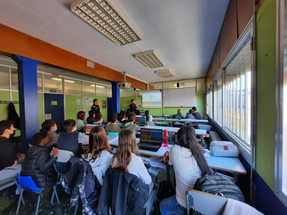 Els alumnes de Mollet rebran formació sobre internet segura i prevenció de conductes de risc Els alumnes de Mollet rebran formació sobre internet segura i prevenció de conductes de risc