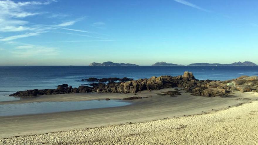 Superluna: Bajamar acusada en la playa de Samil de Vigo