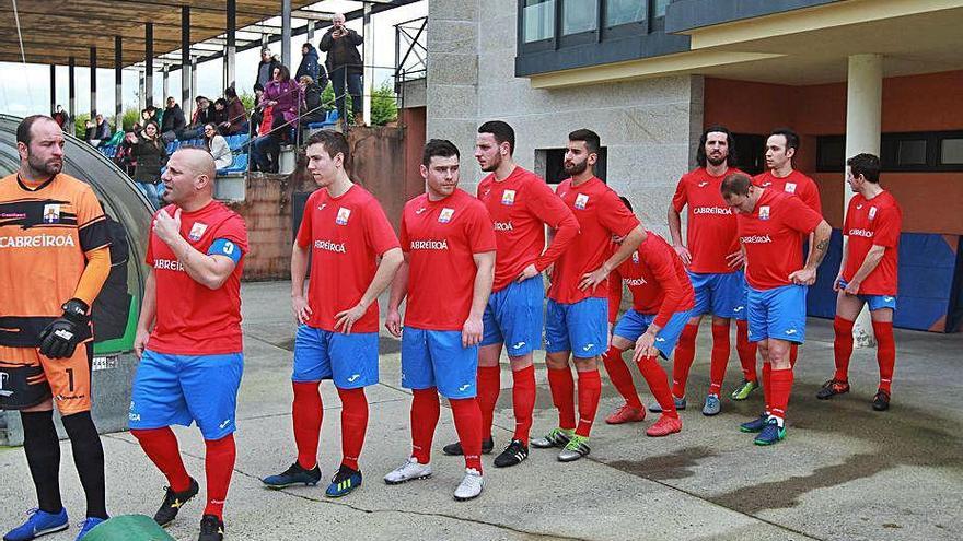 Los jugadores del Verín, antes de comenzar el partido en Allariz.